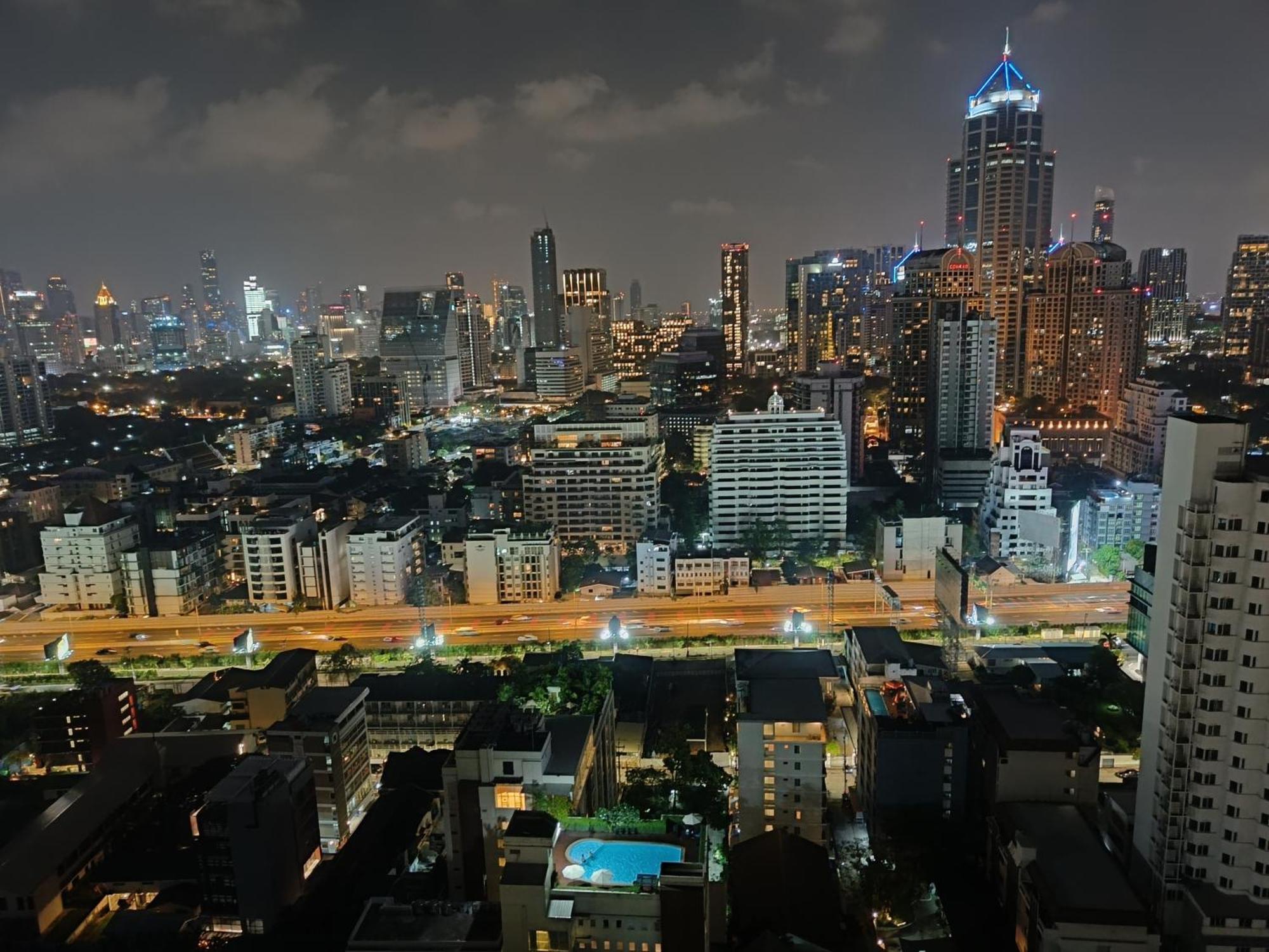 Hotel Omni Tower Sukhumvit Nana Direct Bangkok Exterior foto
